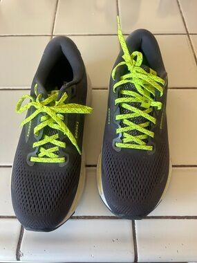 Brooks women’s ghost. 15 Shoes in Charcoal and Neon Yellow